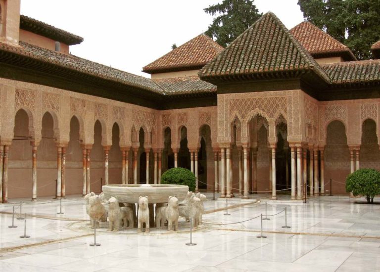 patio de los leones granada